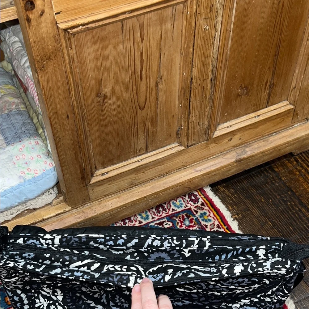Vera Bradley Essential Messenger Bag in Paisley Noir Pattern